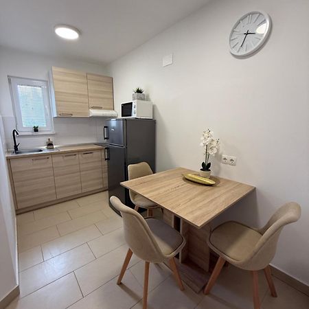 Apartmani Pernjak Mandre Esterno foto