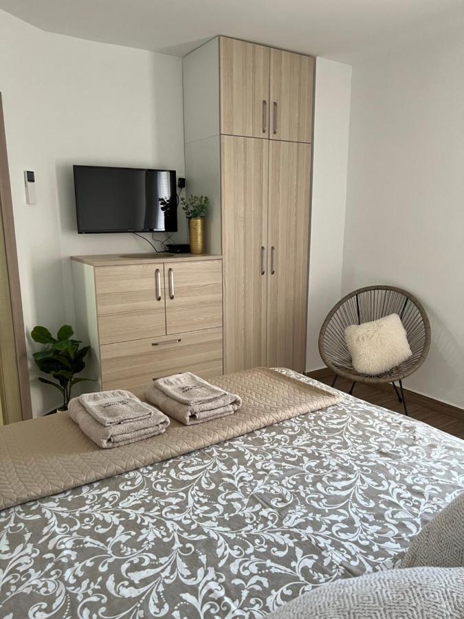 Apartmani Pernjak Mandre Esterno foto
