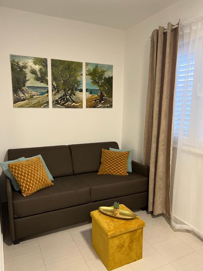Apartmani Pernjak Mandre Esterno foto