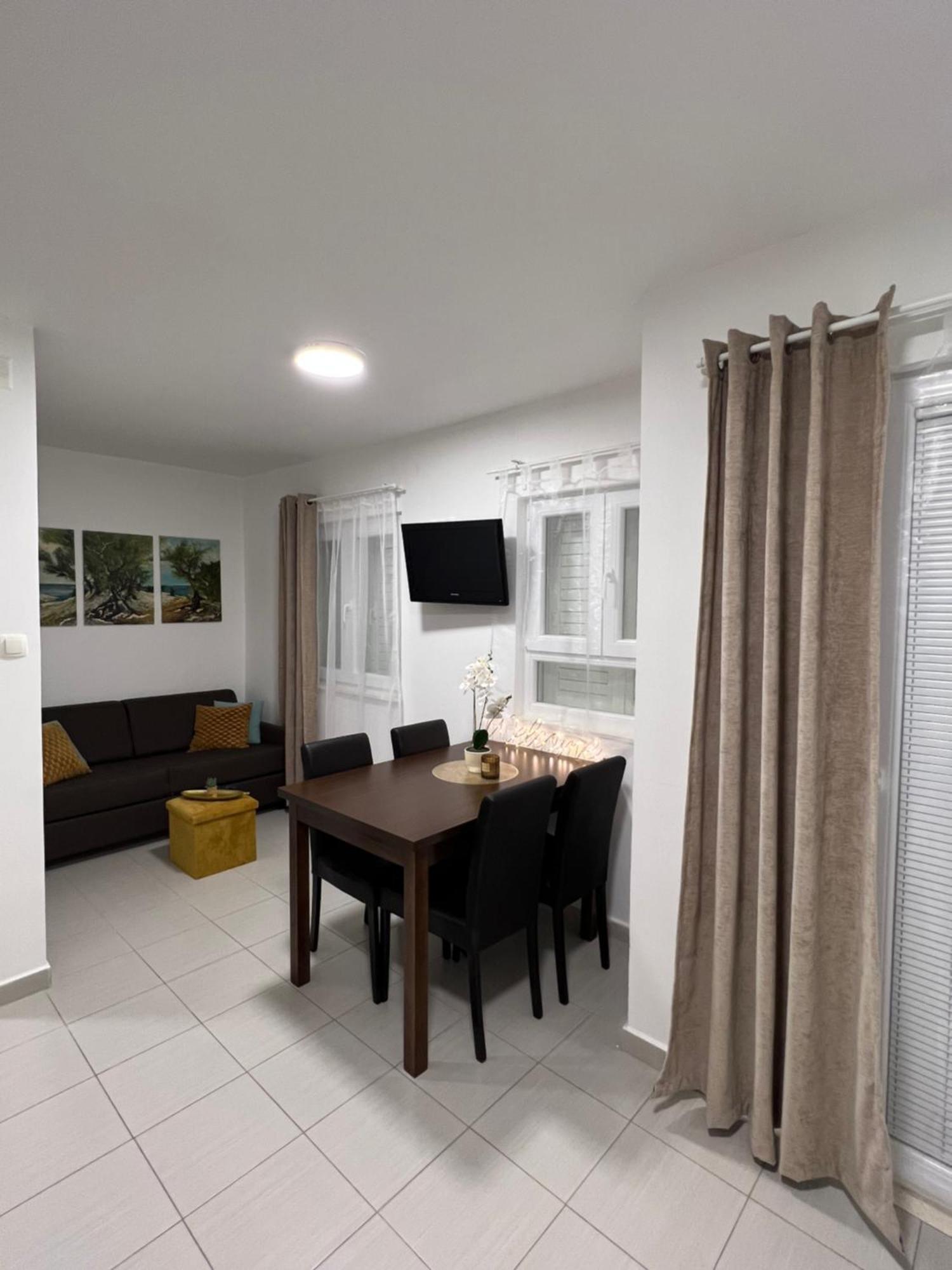 Apartmani Pernjak Mandre Esterno foto