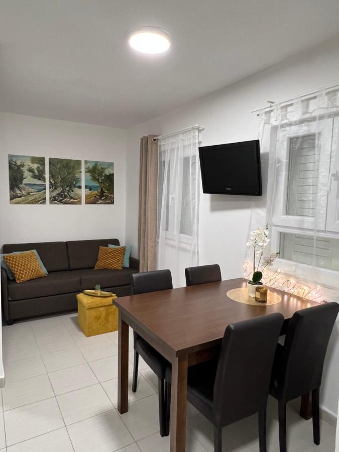 Apartmani Pernjak Mandre Esterno foto