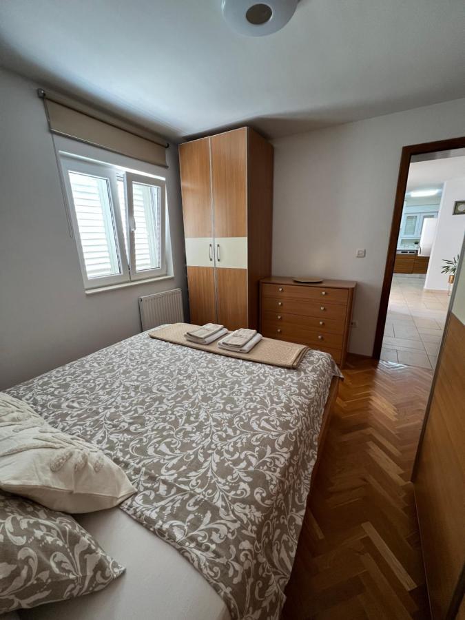 Apartmani Pernjak Mandre Esterno foto